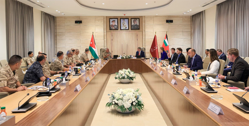 Chairman of the Joint Chiefs of Staff Maj. Gen. Yousef Huneiti receives on Wednesday a US Congress delegation (Petra photo)